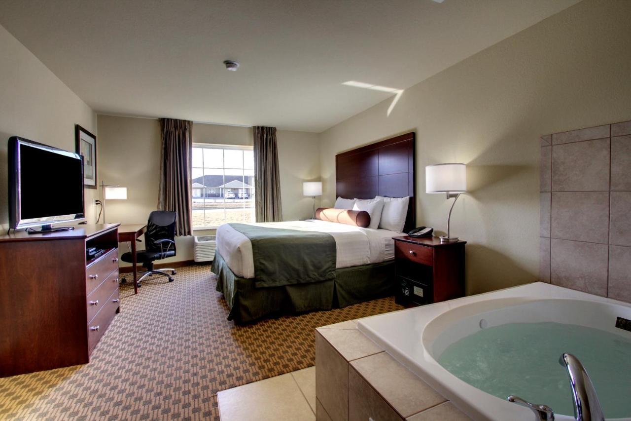 Cobblestone Inn & Suites - Carrington Bagian luar foto