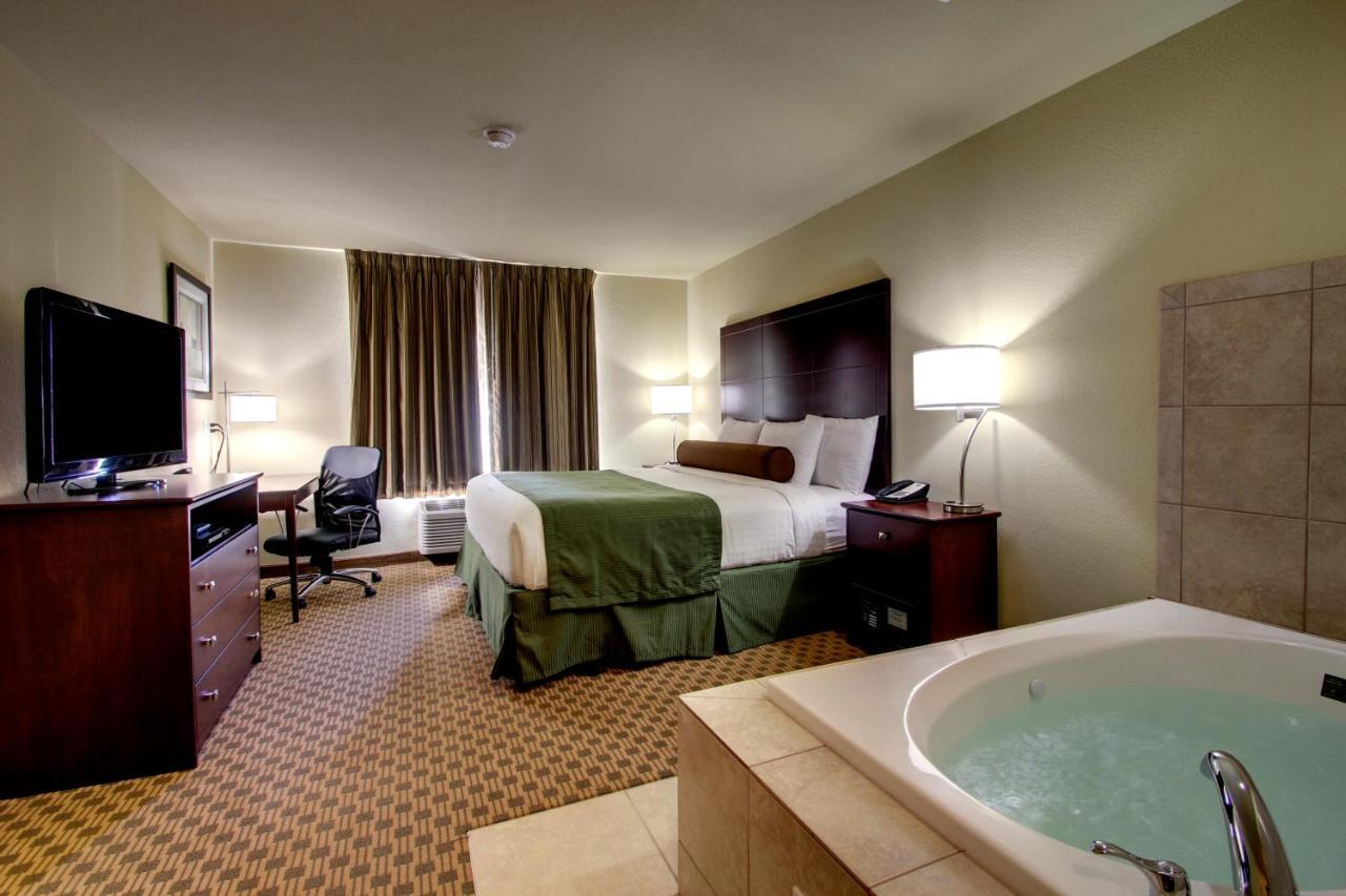 Cobblestone Inn & Suites - Carrington Bagian luar foto