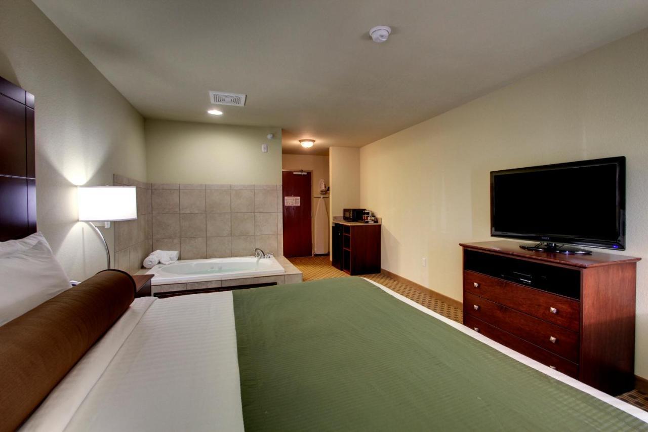 Cobblestone Inn & Suites - Carrington Bagian luar foto