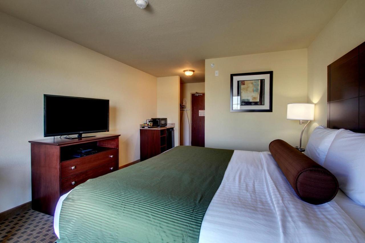 Cobblestone Inn & Suites - Carrington Bagian luar foto