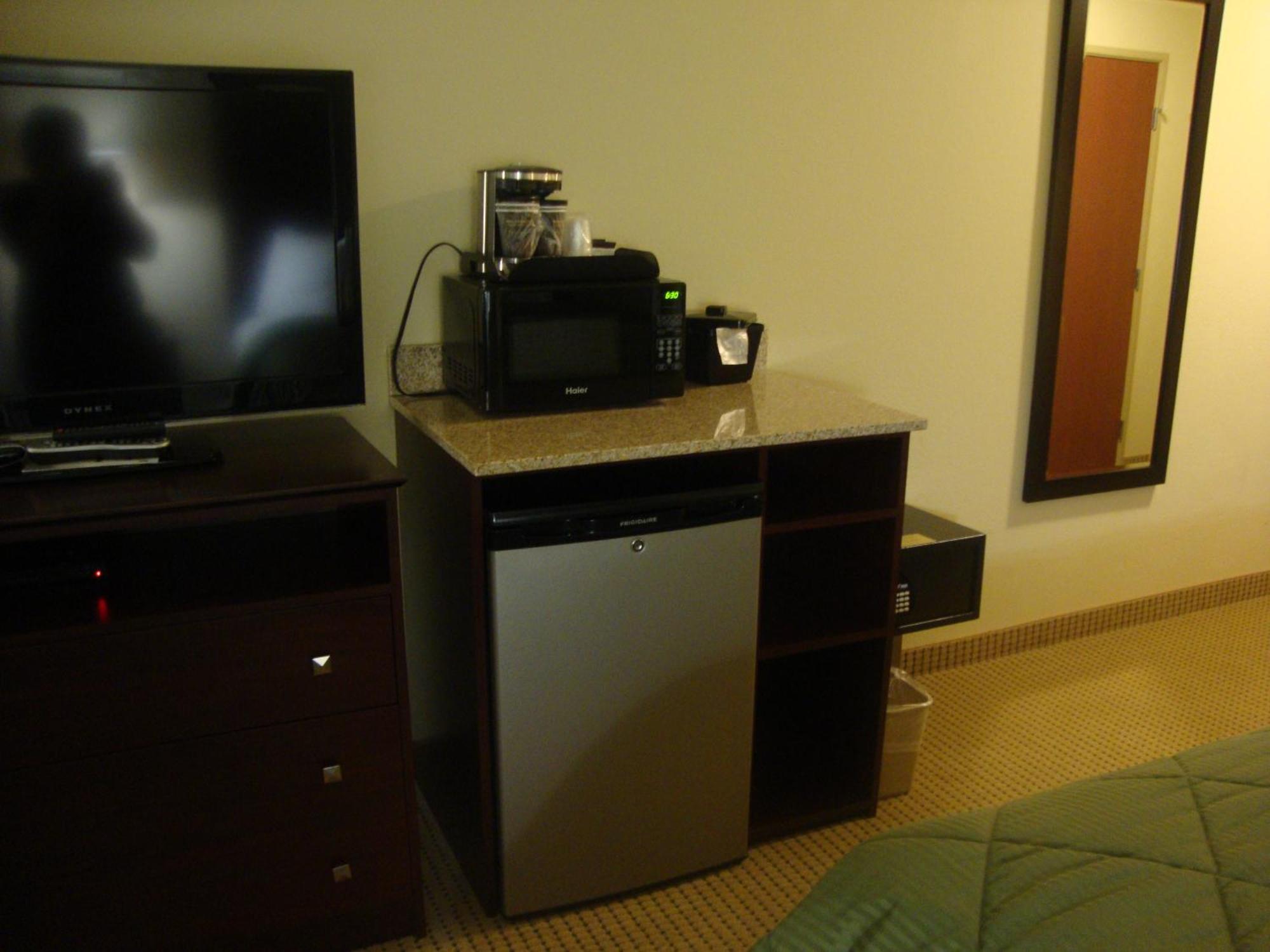 Cobblestone Inn & Suites - Carrington Ruang foto