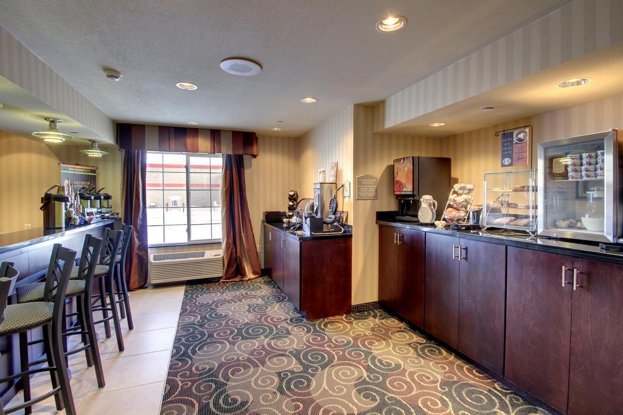 Cobblestone Inn & Suites - Carrington Bagian luar foto