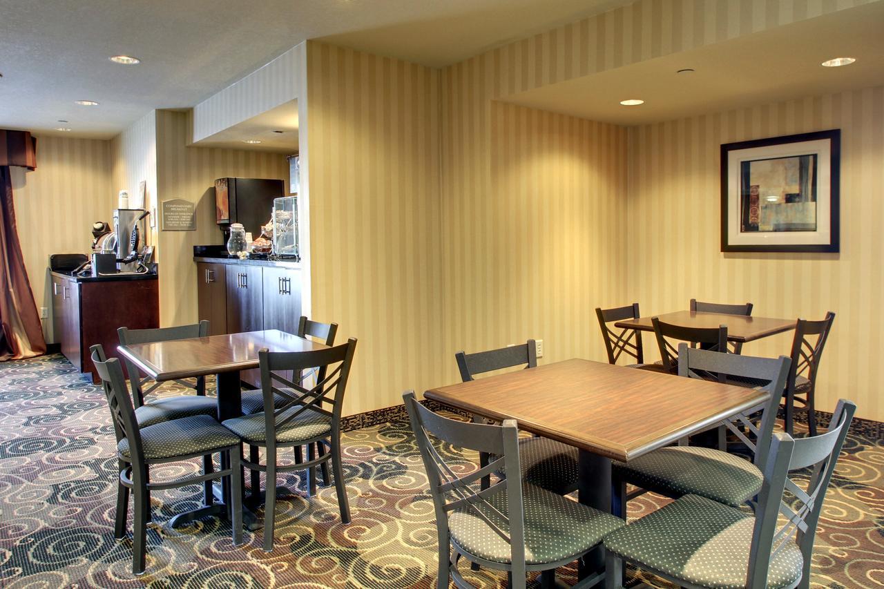 Cobblestone Inn & Suites - Carrington Bagian luar foto