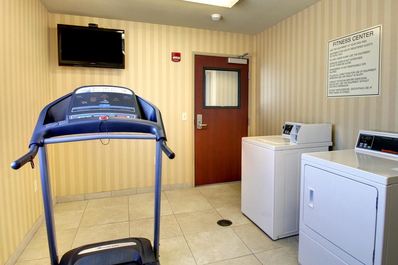 Cobblestone Inn & Suites - Carrington Bagian luar foto