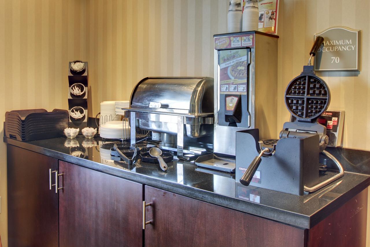 Cobblestone Inn & Suites - Carrington Bagian luar foto