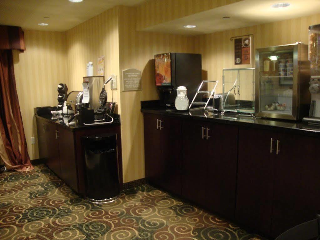 Cobblestone Inn & Suites - Carrington Bagian luar foto