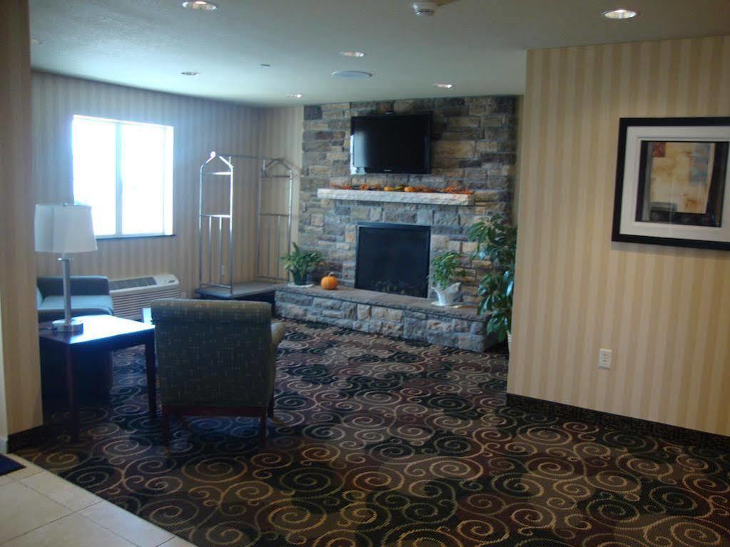 Cobblestone Inn & Suites - Carrington Bagian luar foto