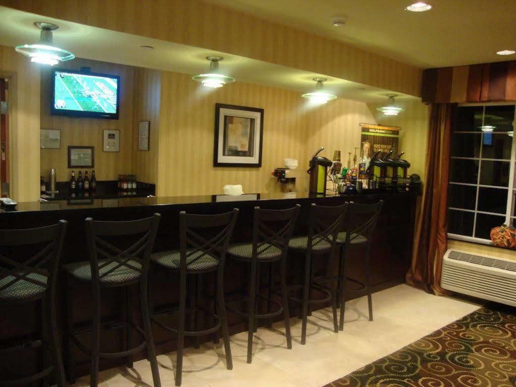 Cobblestone Inn & Suites - Carrington Bagian luar foto
