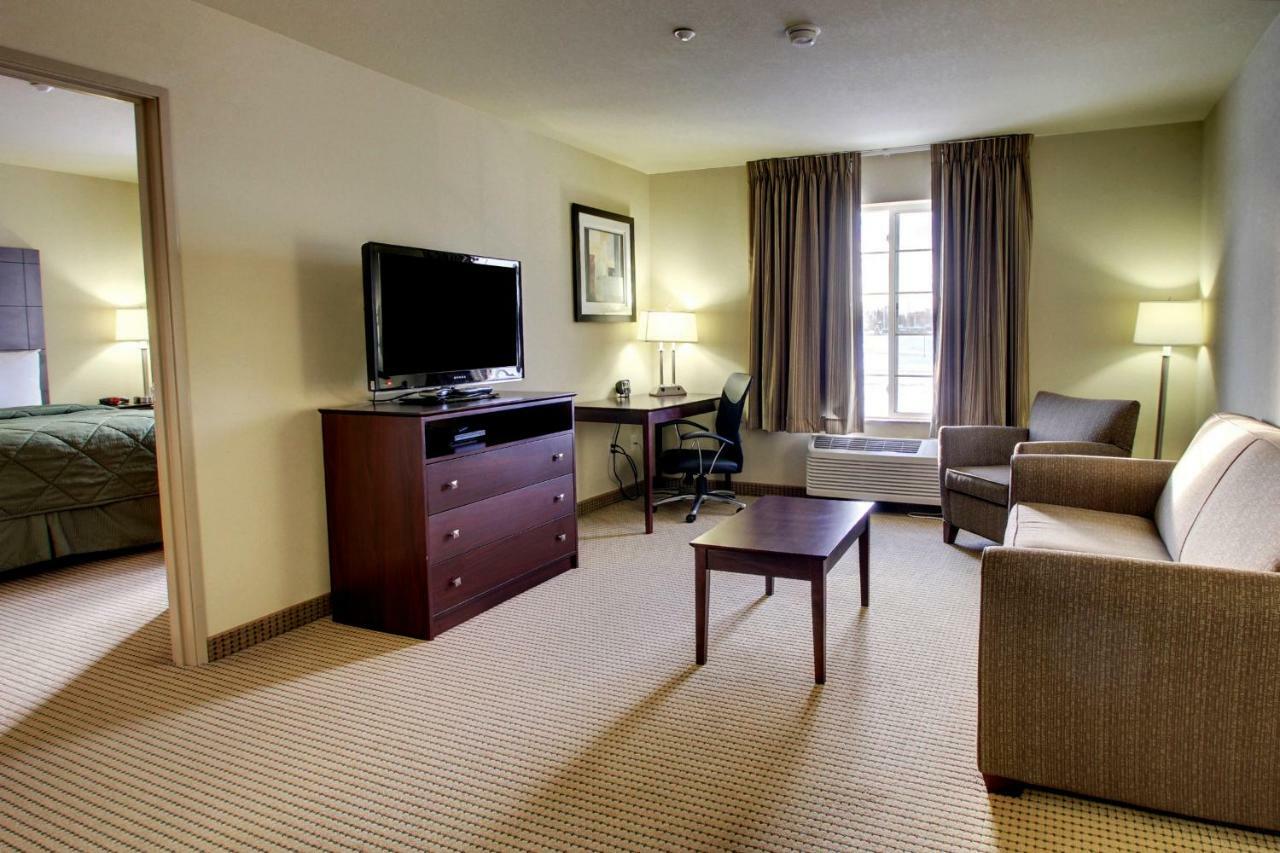 Cobblestone Inn & Suites - Carrington Bagian luar foto